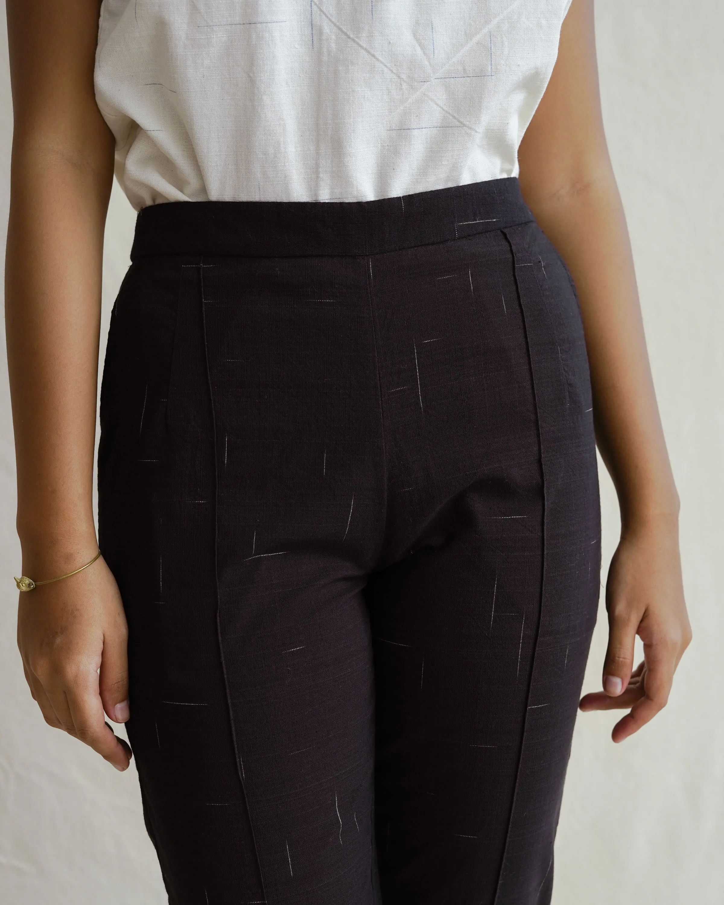 PAGISENJA - Fitted Pants