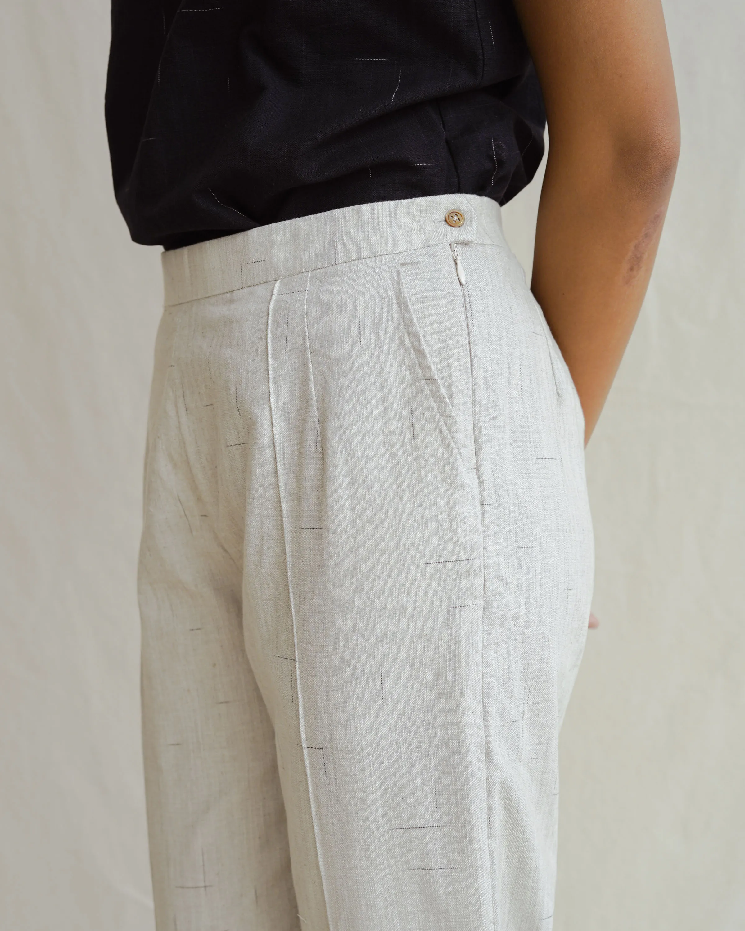 PAGISENJA - Fitted Pants